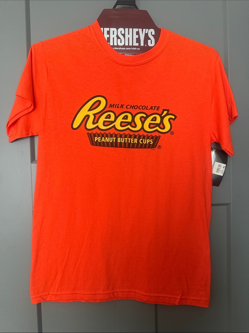 Reese's logo short sleeve tshirt